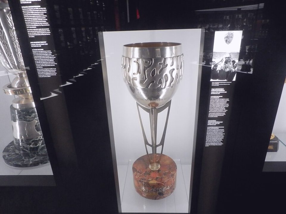 看懂2026-27 UFC终极格斗冠军赛：用连胜势头的终结率拆解托普里亚与马哈切夫